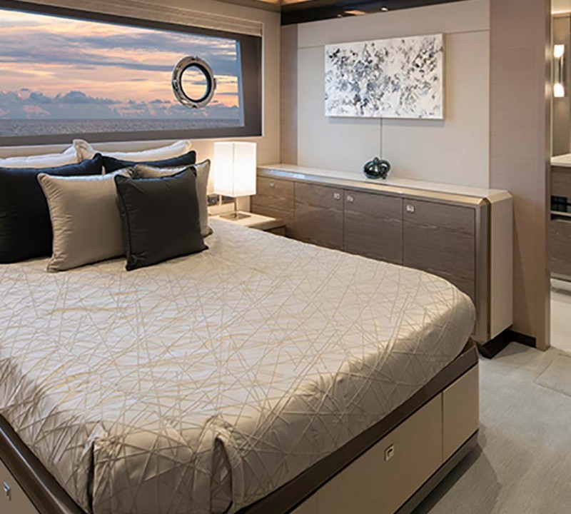 Yacht ZIGGY, Ocean Alexander 35R CHARTERWORLD Luxury Superyacht Charters